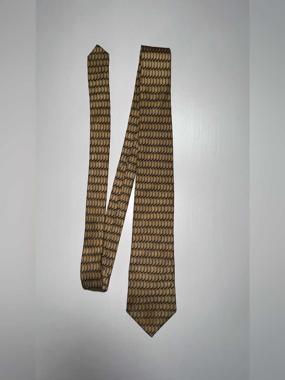 Stanley Blacker Men's Jacquard Silk Geometric Pointed Tie Gold Blue Logo